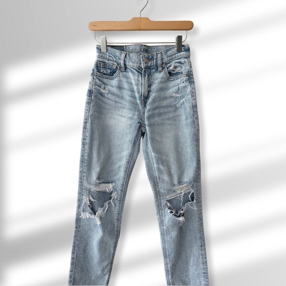💙 American Eagle Distressed Boyfriend Jeans for Petites | Light Wash | Size 000 - Picture 2 of 8